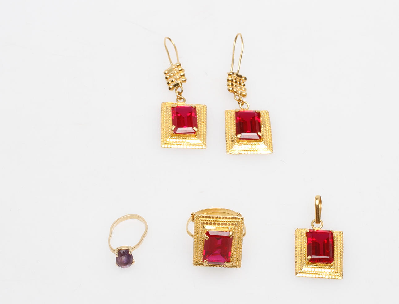 SMYCKESET, 21k guld samt RING, 18k guld, total vikt ca 28 gr.