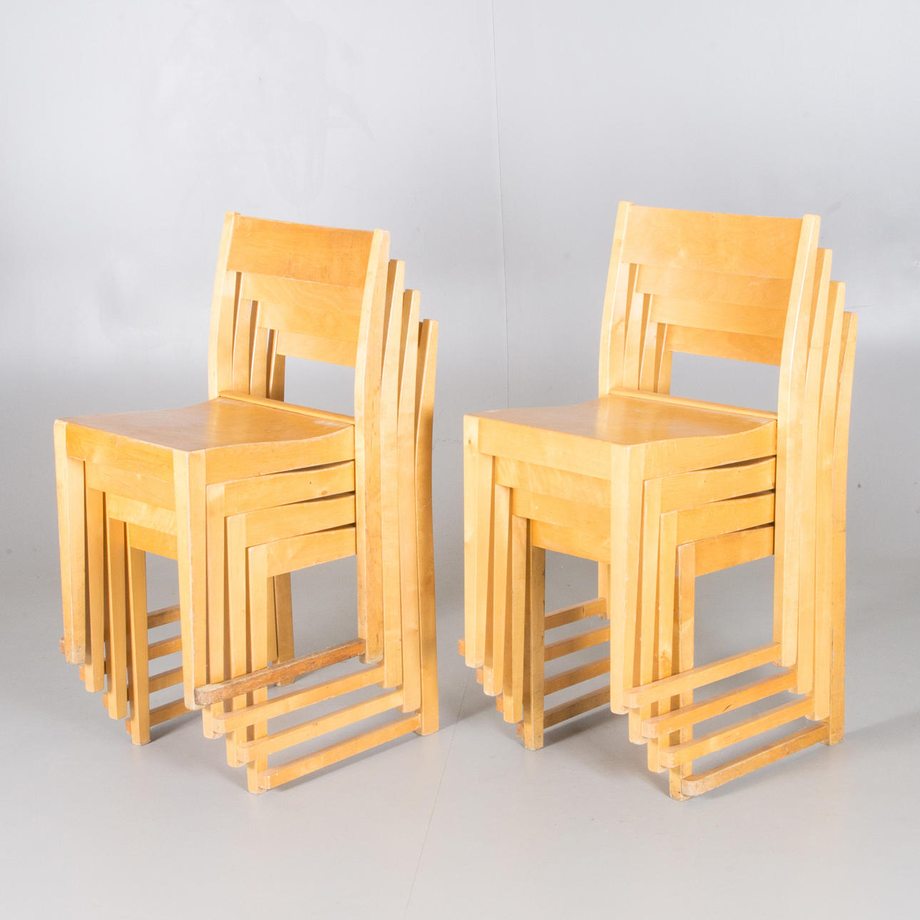 SVEN  MARKELIUS. Stolar, 8 stycken, "Orkesterstolar", lackerad björk.