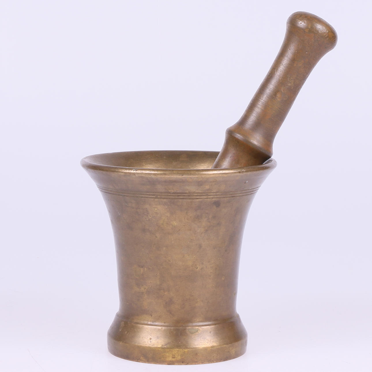 MORTEL, med stöt, malm.