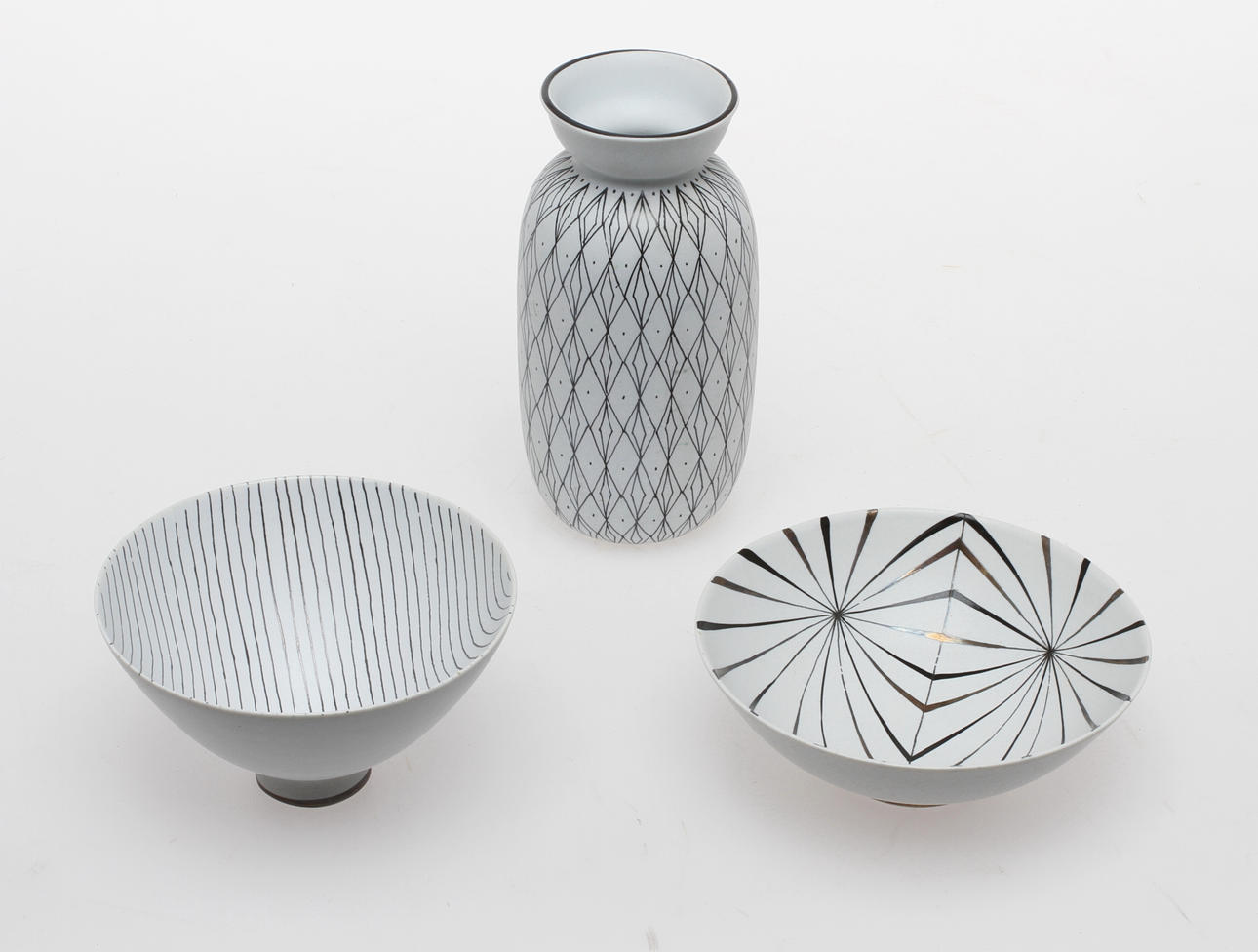 SKÅLAR, 2 st, samt VAS, keramik, "Filigran", Stig Lindberg, Gustavsberg.