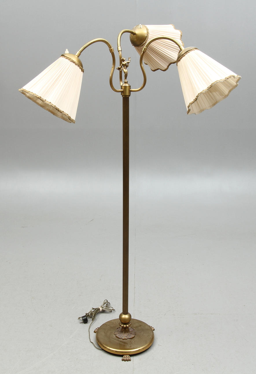 GOLVLAMPA, mässing, med tre ledbara armar, 1900-tal.