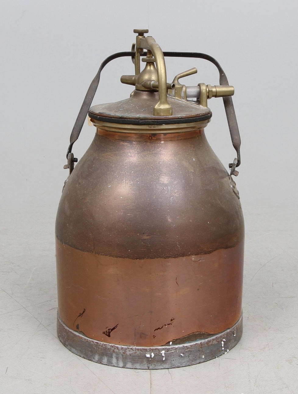 MJÖLKKANNA, koppar och mässing, 1900-talets första hälft.