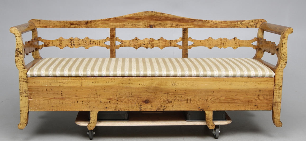 Träsoffa 1800-1900-tal.