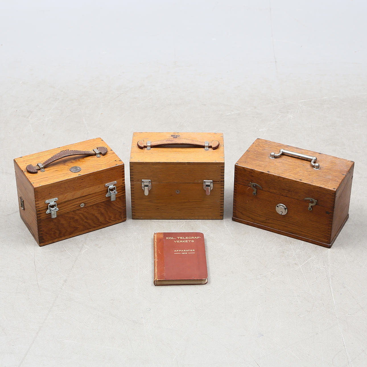 TELEFONER, 3 st, militära.