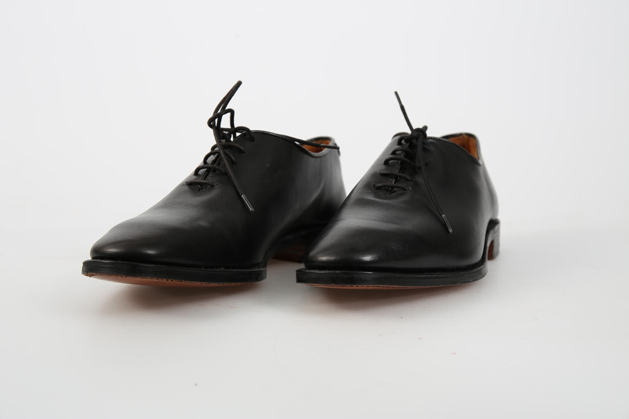 SCHUHE, schwarzes Leder, John Spencer, England.