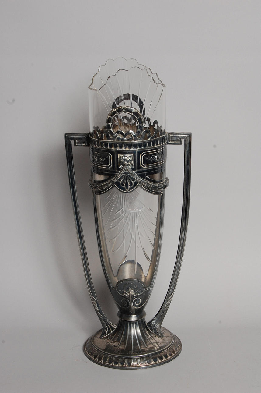 VAS, med glasinsats, jugent, 1900-talets första hälft.