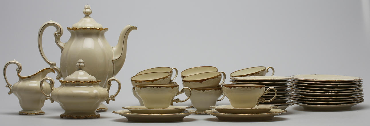 KAFFESERVIS med gulddekor (27). Rosenthal, Pompadour.