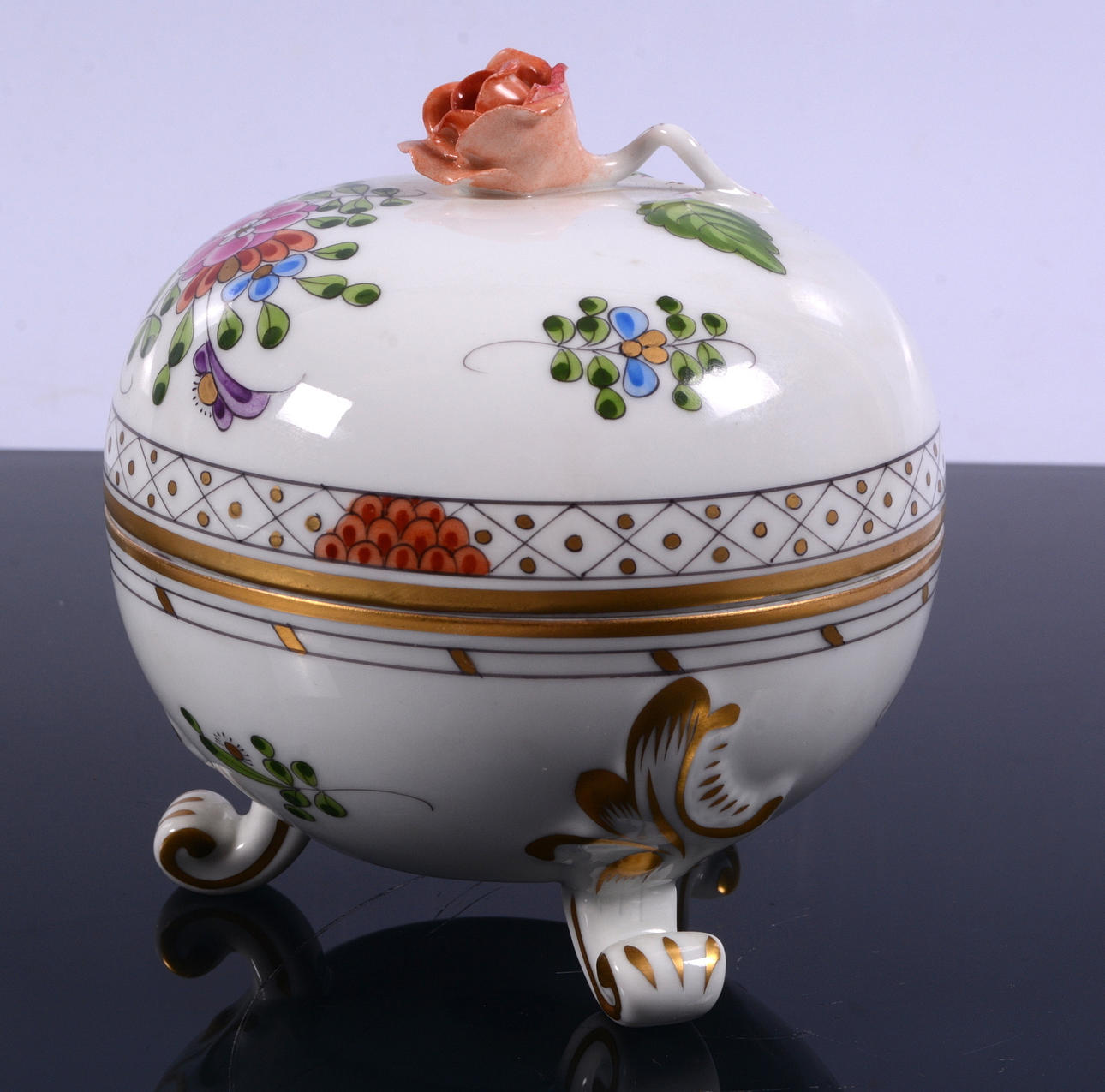 LOCKSKÅL, porslin, Herend.