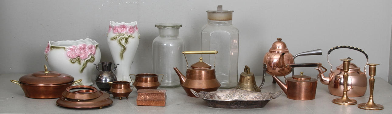 DIVERSE, bl.a. kopparföremål, keramikföremål.