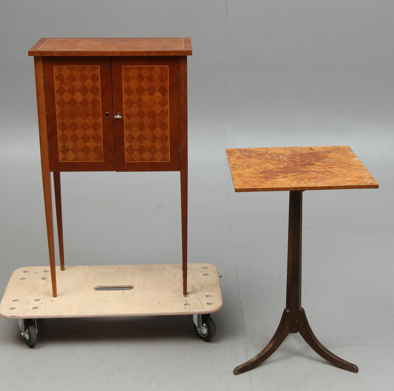 SKÅP och FÄLLBORD, 1900-tal.