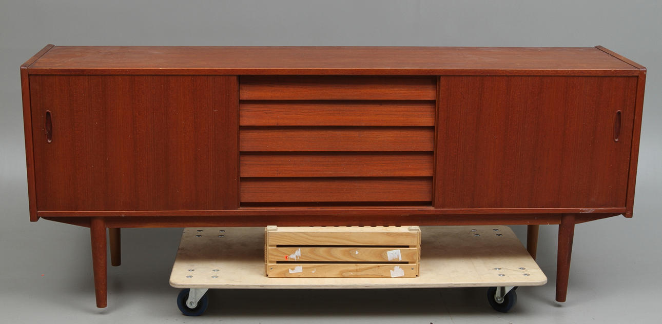 SIDEBOARD, "Trio", design Nils Jonsson, ur "Bra bohag"-serien, Troeds, 1900-talets andra hälft.
