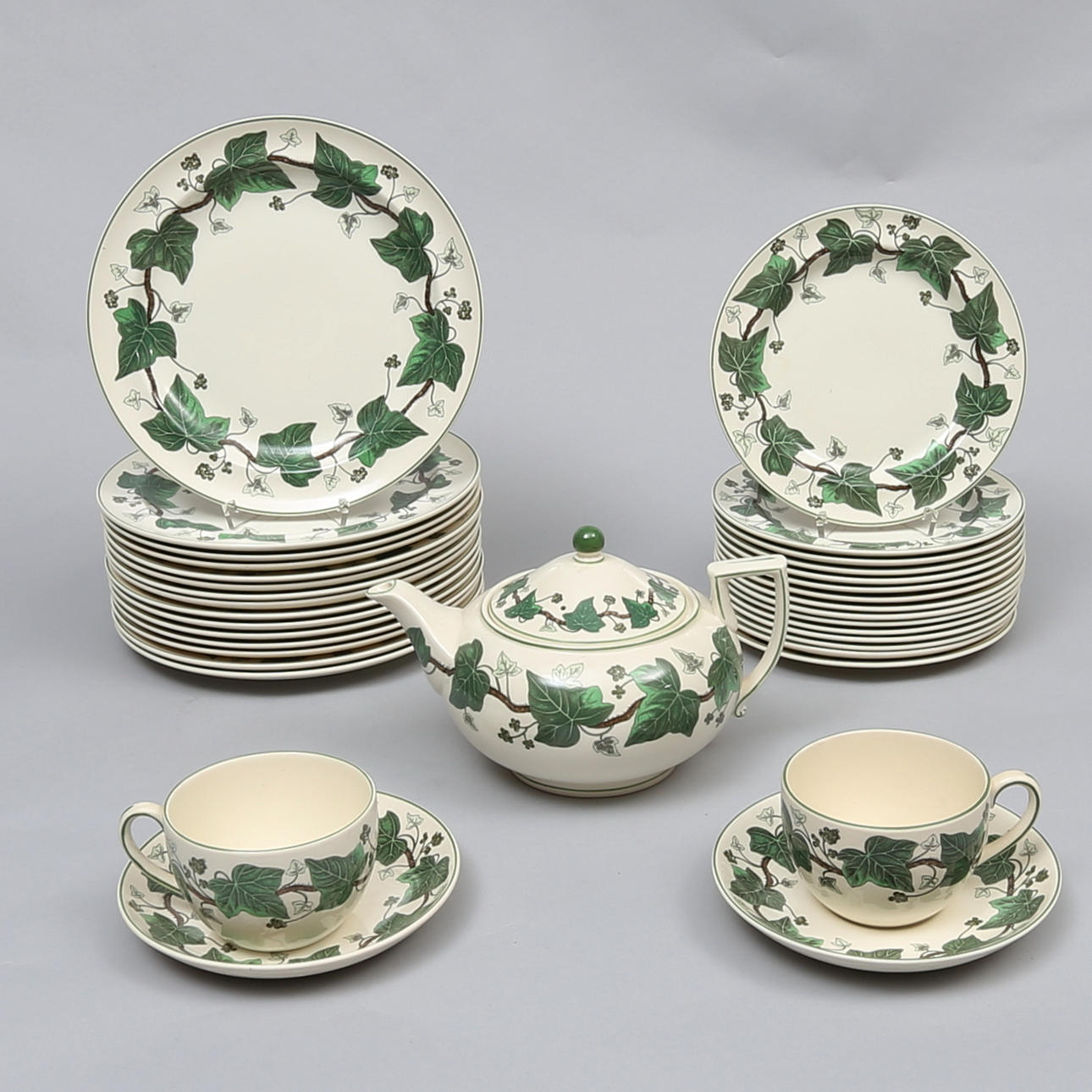 TABLEWARE, 33 pieces, porcelain, 