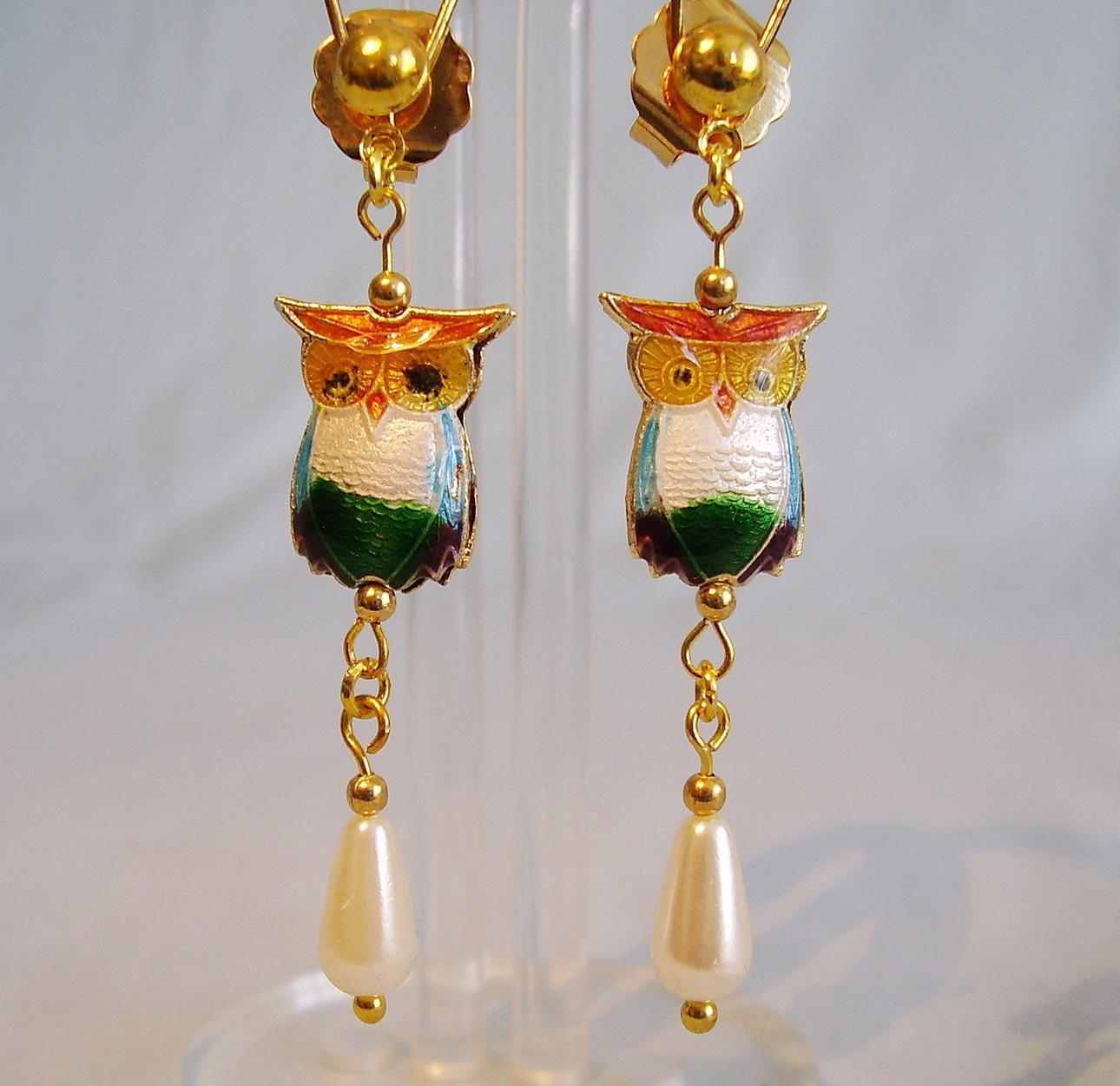 EMALJERADE UGGLA ÖRHÄNGEN.