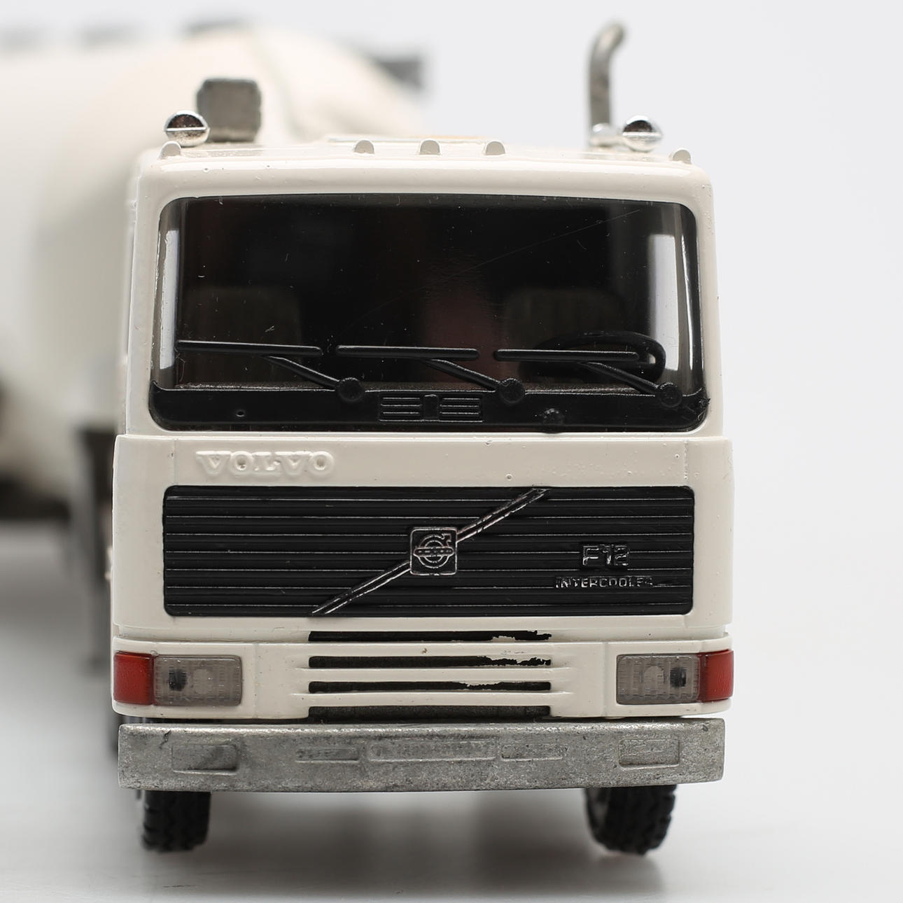 Conrad Volvo F12 + Remorque Pulvé – 1/50 – Camion Miniature Métal – Occasion