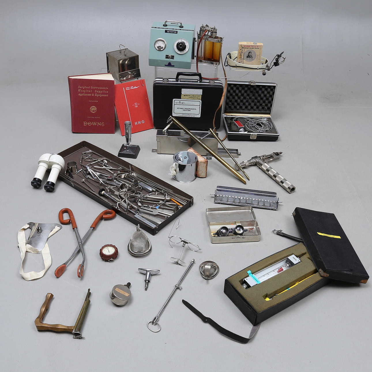 SAMLING ÄLDRE LÄKARINSTRUMENT M.M.