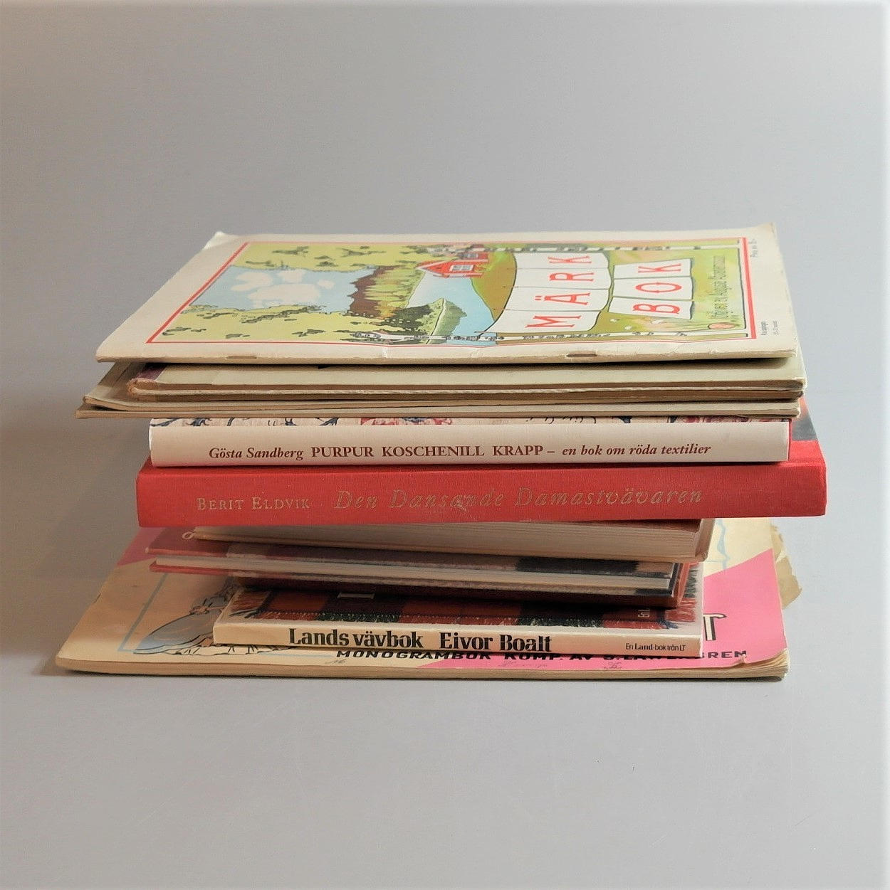 BÖCKER OCH HÄFTEN om mönster och märkning. 8 delar.