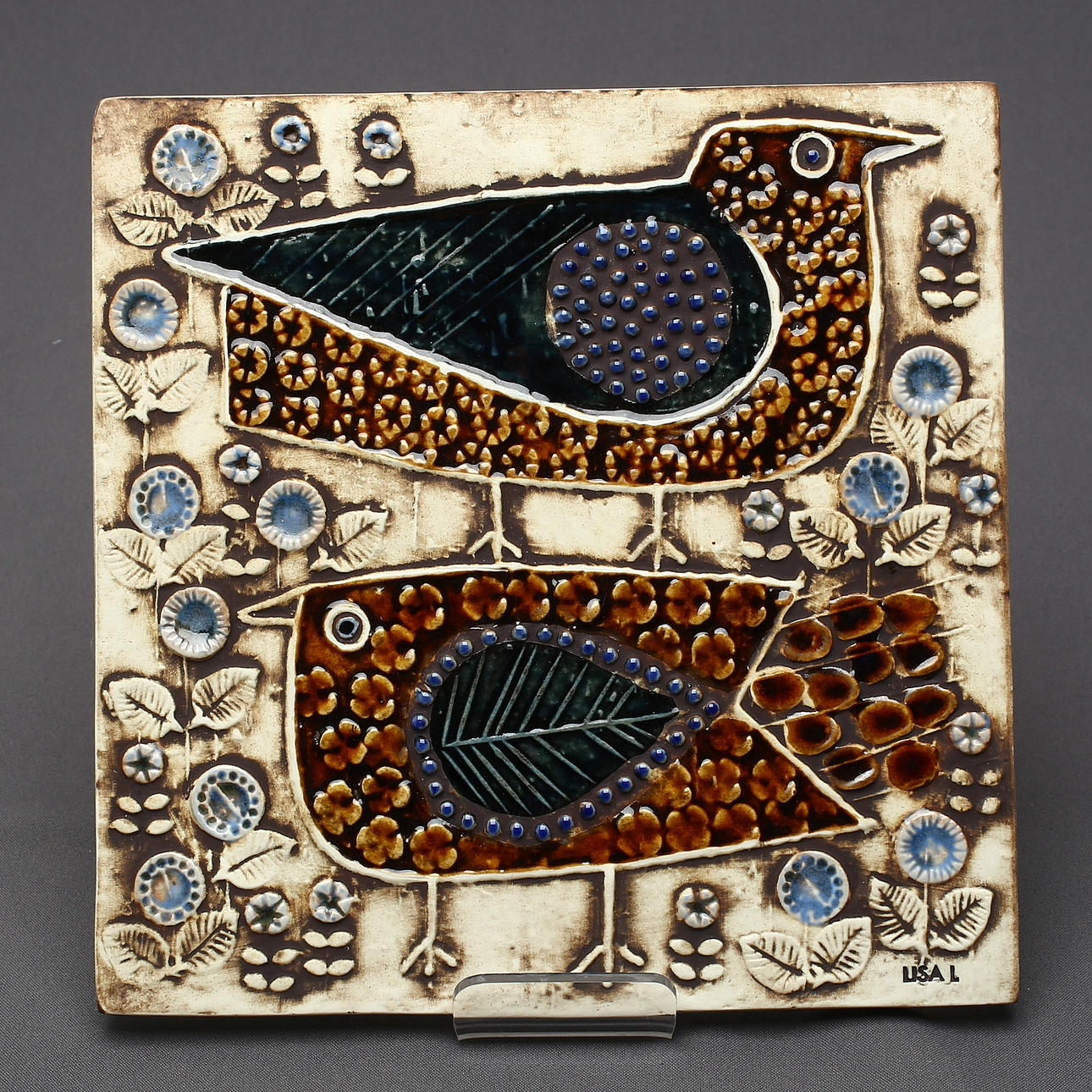 LISA LARSON. Relieve de pared, pájaros, gres, firma "LISA L".