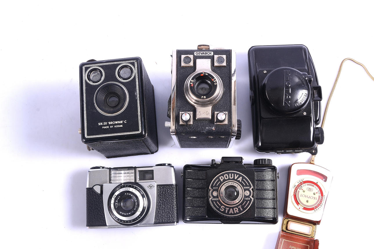 KAMEROR SAMT LJUSMÄTARE.