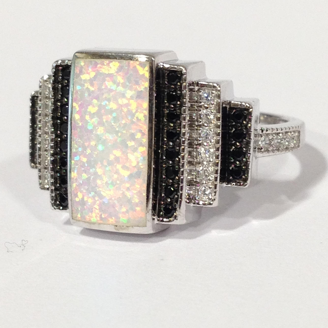 RING i ART DECO STIL.