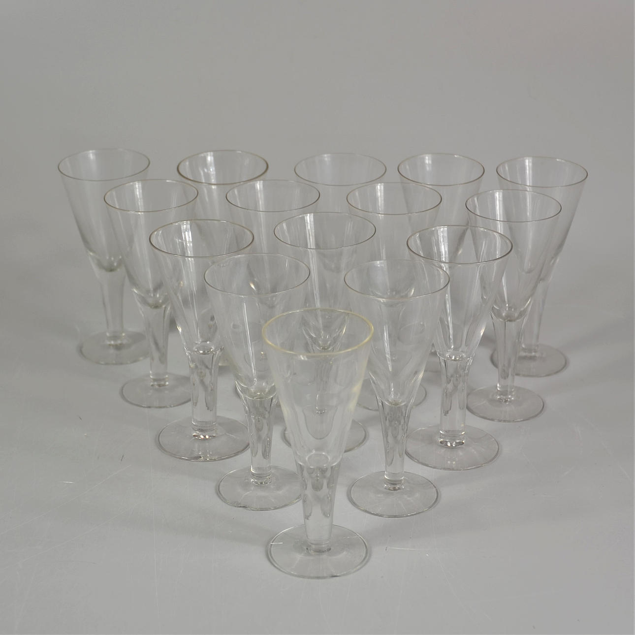 NUBBEGLAS. 15 stycken.