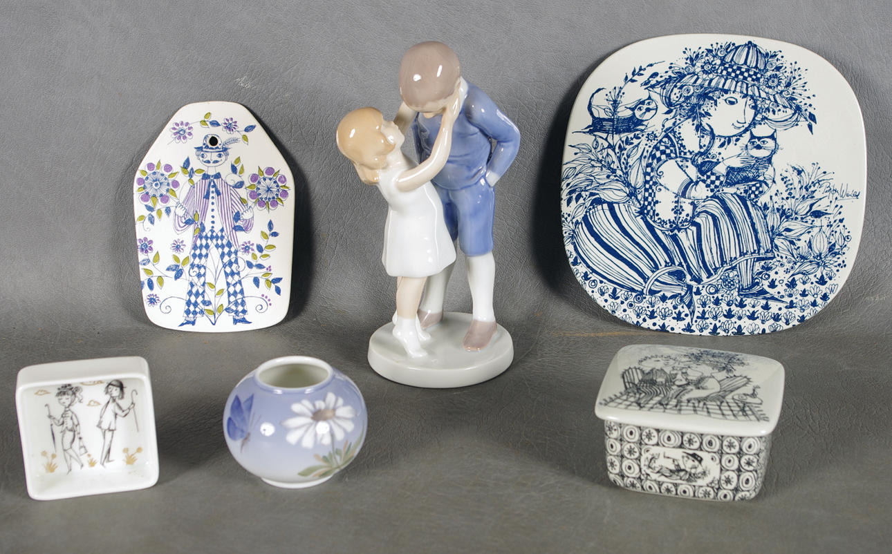 PORSLINSFIGUR, LOCKSKÅL M.M., 6 delar.