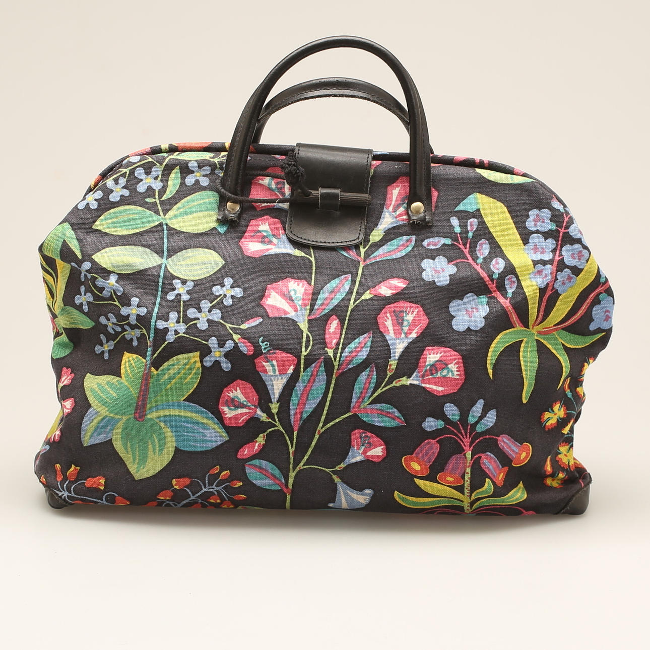 VÄSKA, Firma Svenskt Tenn.