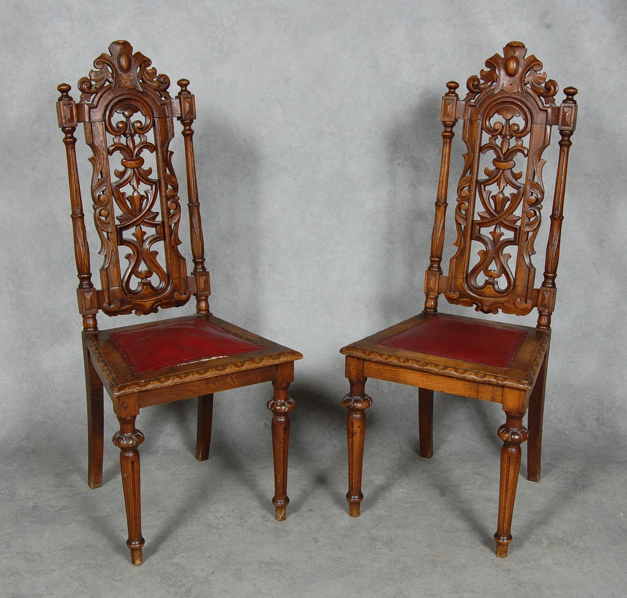 STOLAR, 1 par, rikligt skurna, 1900-tal.