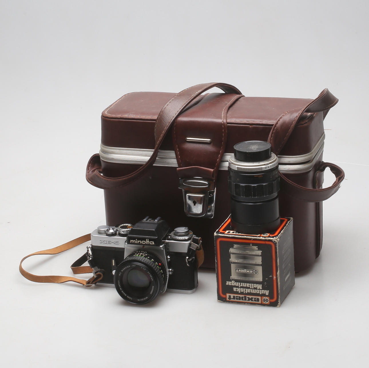 KAMERA, Minolta XE-5 mit Zubehör.