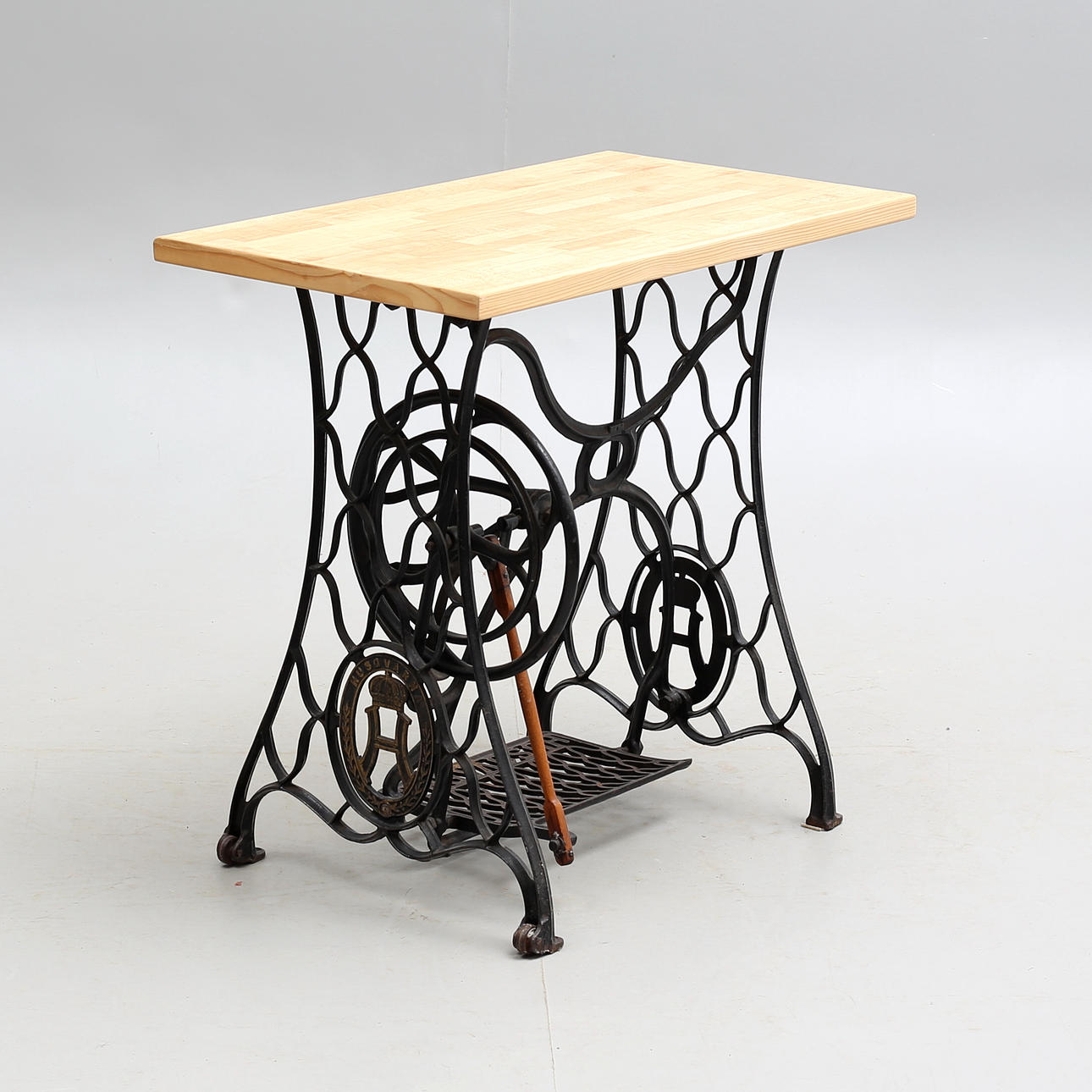 SEWING MACHINE BASE, cast iron, Husqvarna, early 20th century.