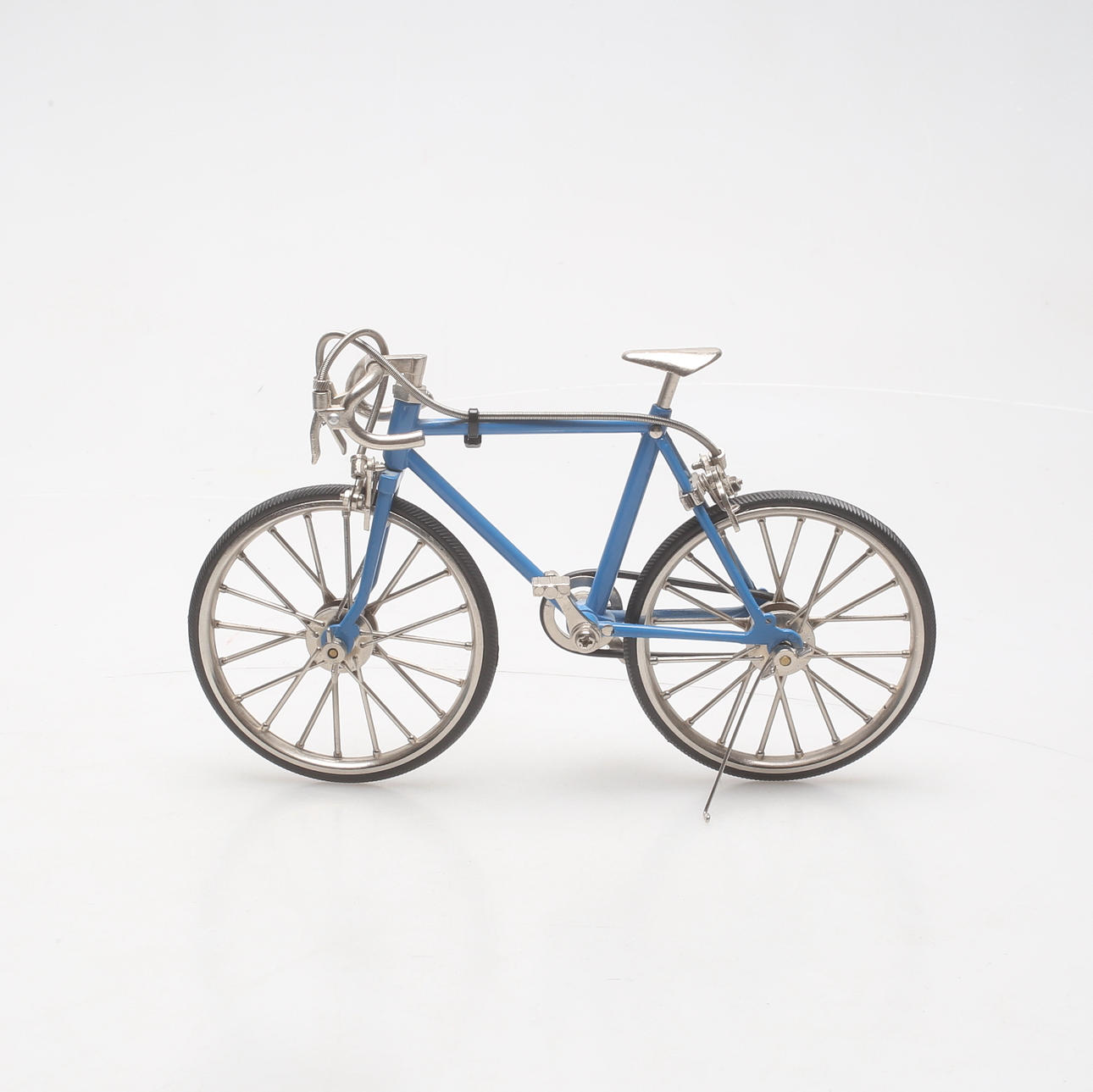 MINIATYRCYKEL, metall.