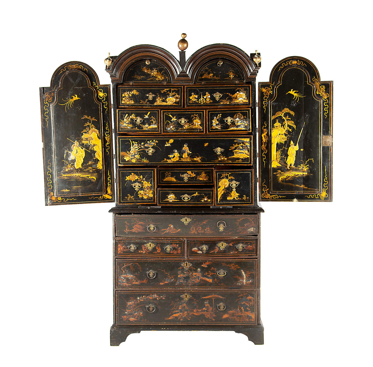 Queen Anne Bureau-cabinet in lacquered and gilt wood with decoration of "chinoiseries", first quarter of the 18th Century.