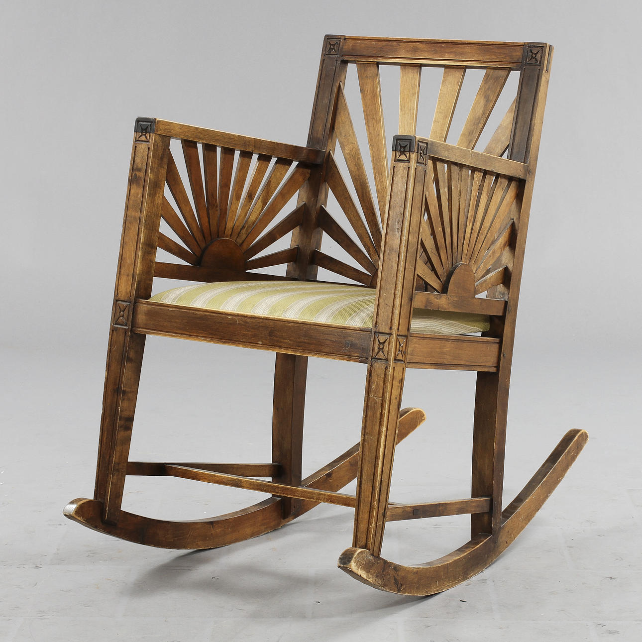 GUNGSTOL, Jugend, 1900-talets första del.