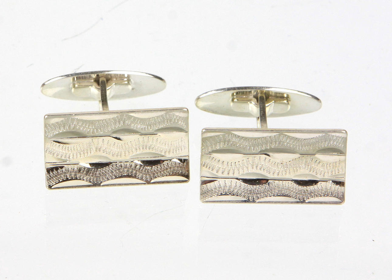 MANSCHETTENKNÖPFE, GRAVIERT, SILBER 835.