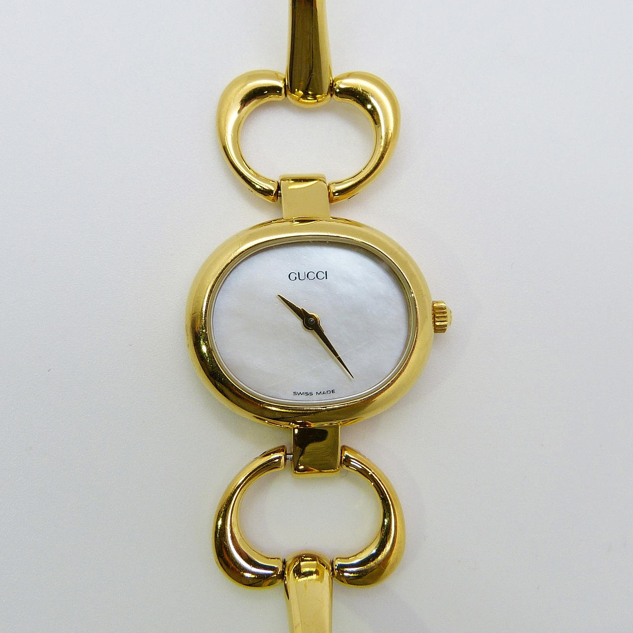 NAISTEN GUCCI KELLO.