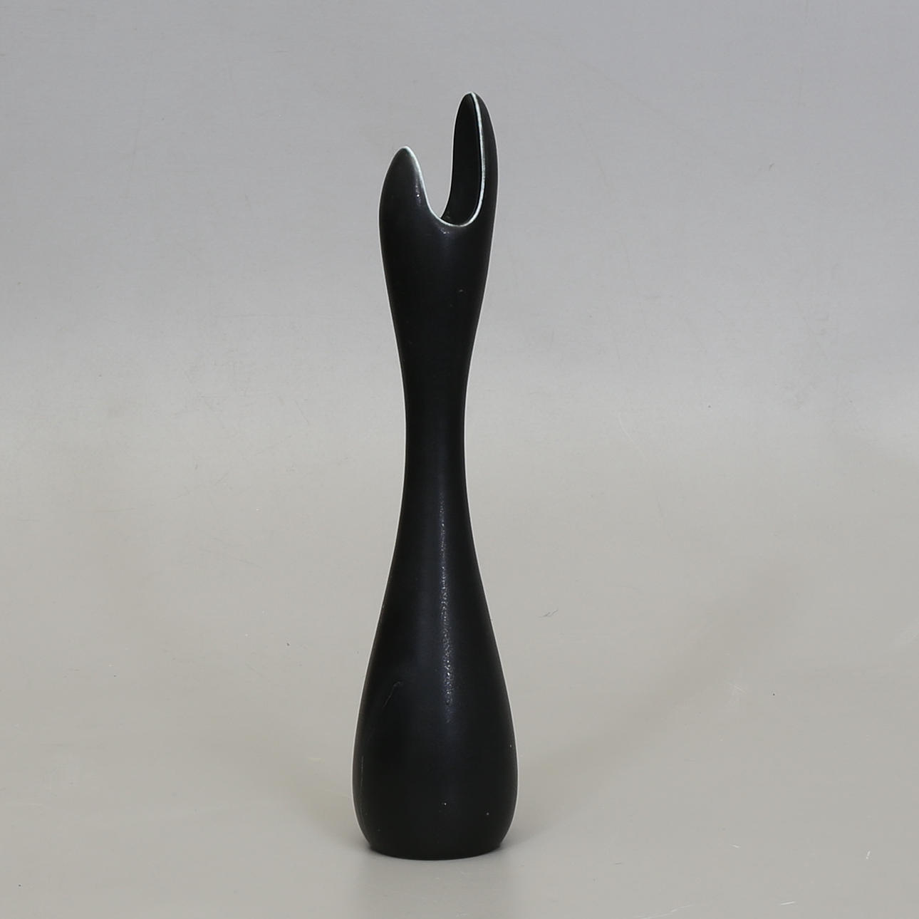 GUNNAR NYLUND. VAS, stengods, signerad, Rörstrand.