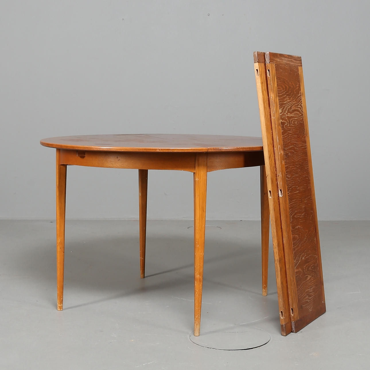 DINING TABLE, teak, mid-20th century.