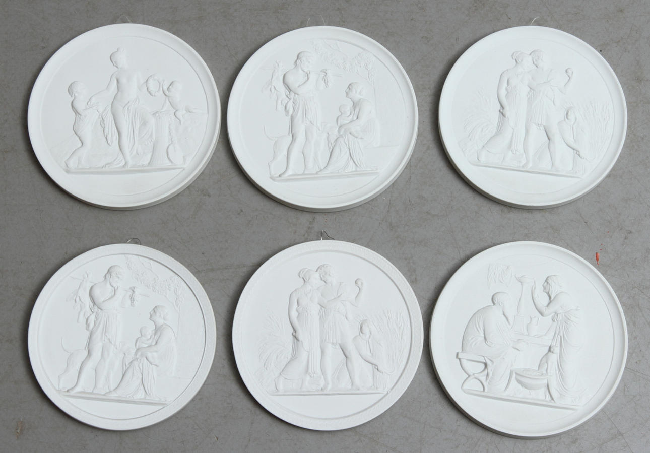 PLAKETTER 4 + 2 st, parian, bland annat Royal Copenhagen.