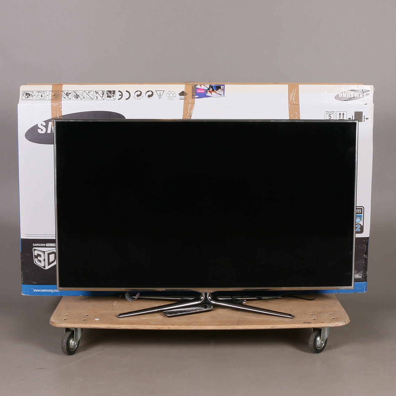 Televisor LED, 55", Full HD 3D con Smart TV, 2011/2012.
