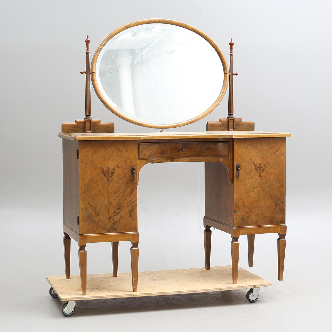 SMINKBORD, 1900-talets första hälft.