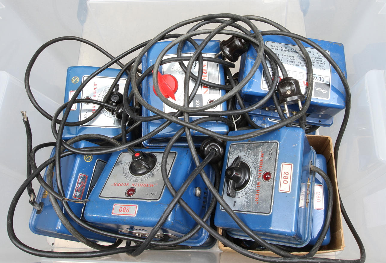 MODELLTÅG MÄRKLIN 10 stycken äldre transformatorer.