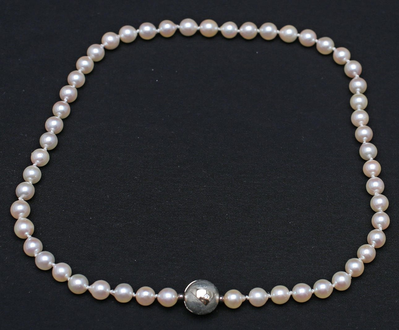 PÄRLCOLLIER MED LÅS MED LITEN DIAMANT, silver.