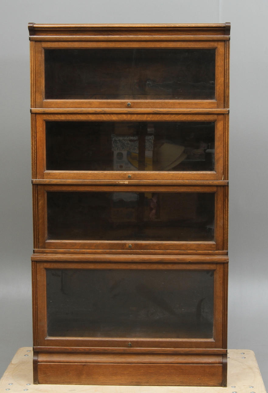 BOKSKÅP, 1900-talets första hälft.