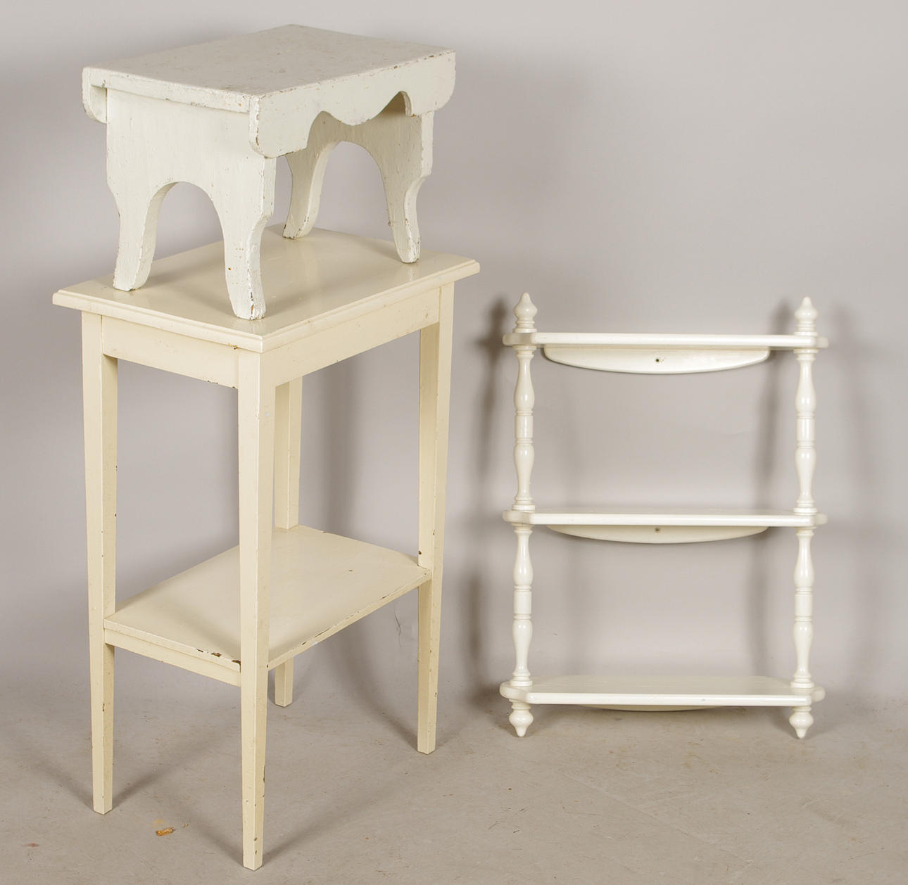 BORD, HYLLA SAMT PALL, målad fur.