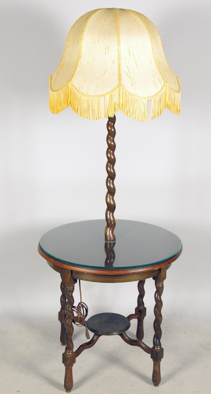 BORD MED LAMPA, ek med slungade ben.