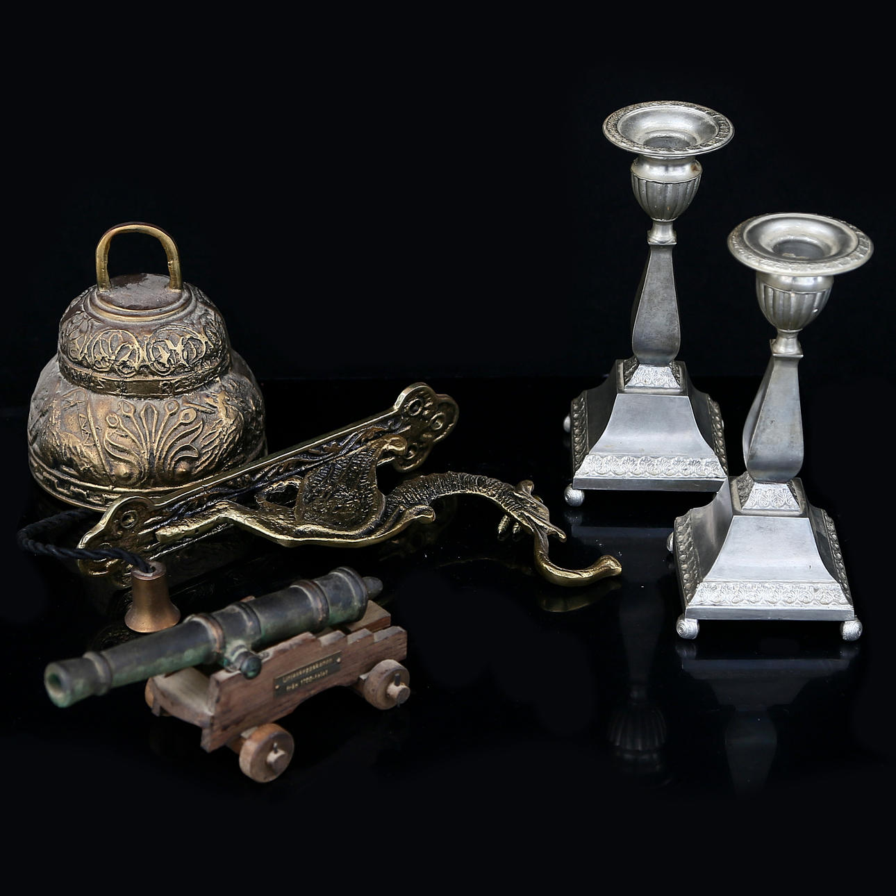 LJUSSTAKAR, BORDSKANON, VÄLLINGKLOCKA.