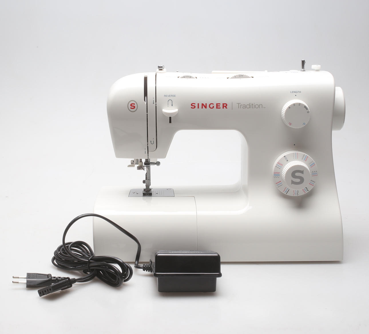 SEWING MACHINE, Tradition 2282, Singer.