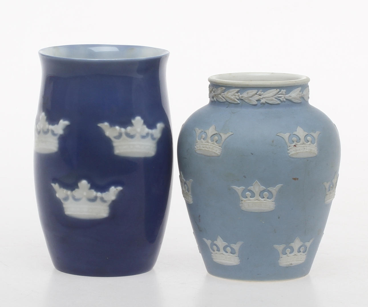 VASER, 2 st, porslin resp. jasperware, Rörstrand och Gustavsberg.