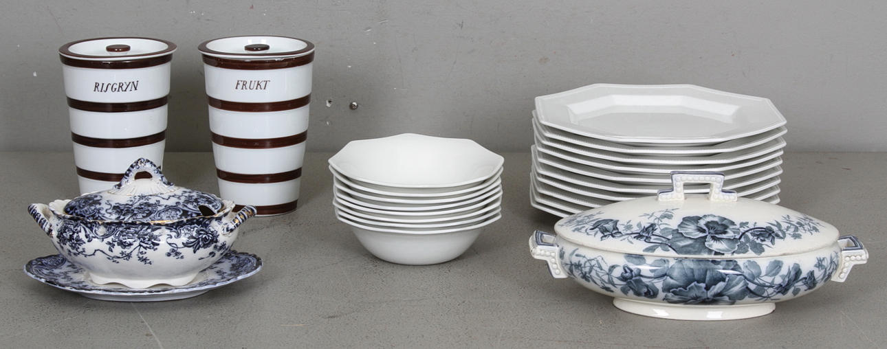 KERAMIKFÖREMÅL, 22 delar, bl.a. Hald, Karlskrona.