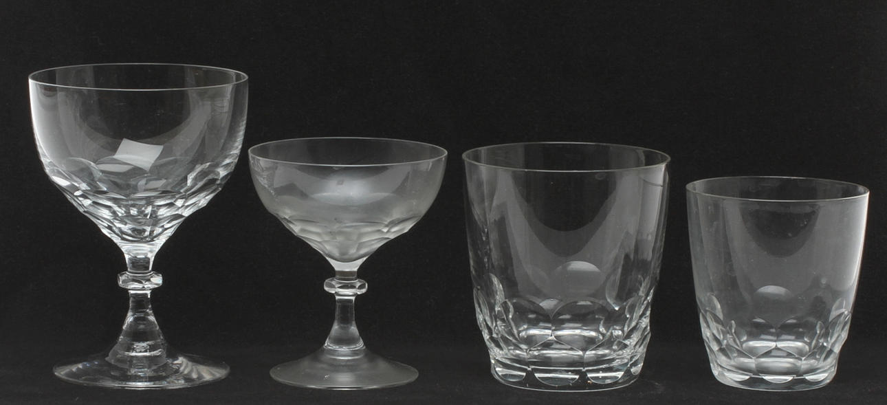 GLASSERVISDELAR, ca 37 delar, 1900-tal.