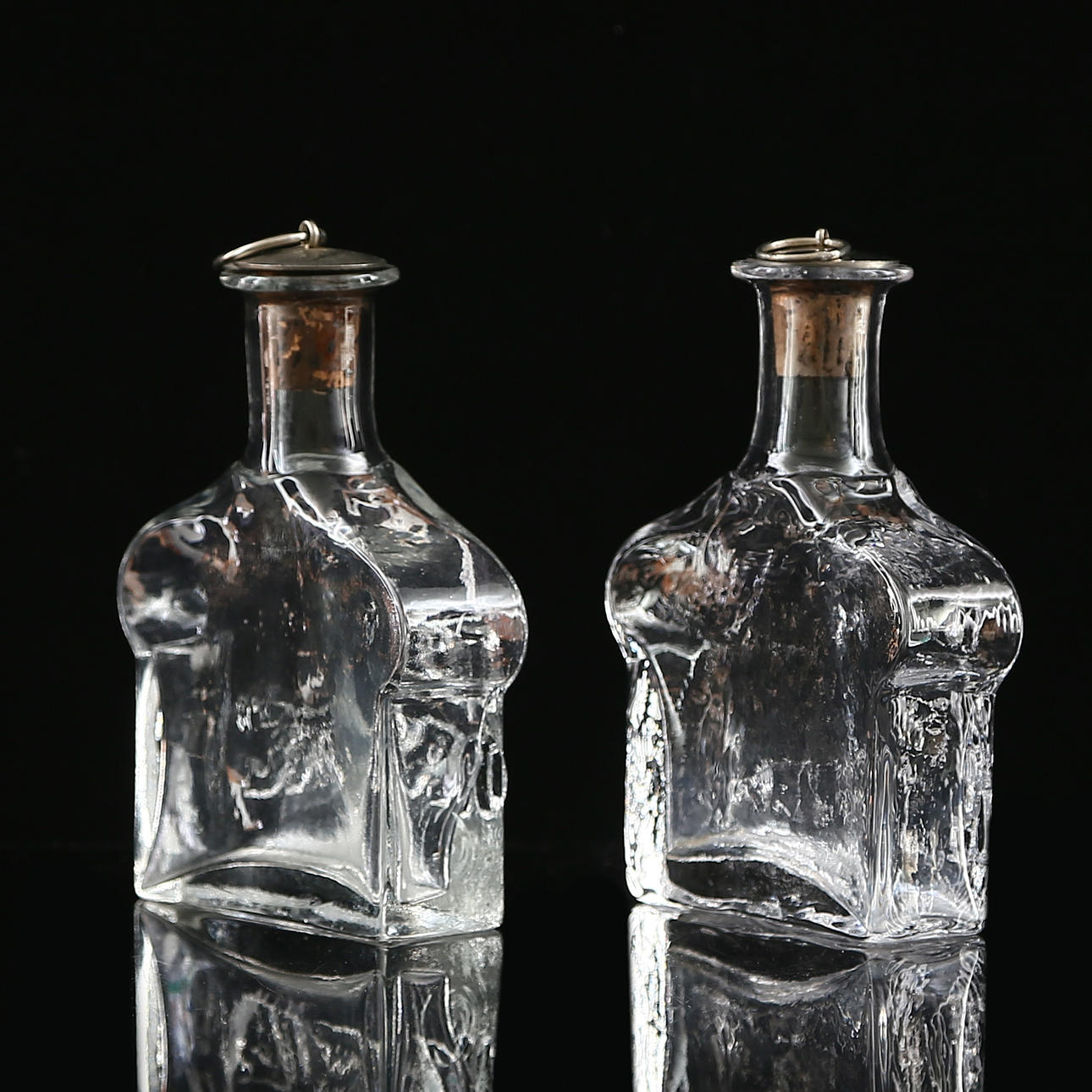 BERTIL VALLIEN. FLASKOR 2 st, glas, 1900-tal.